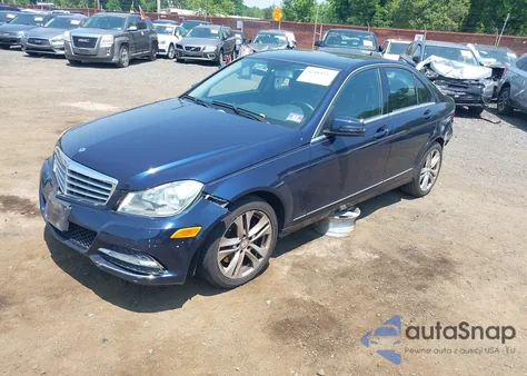 2013 Mercedes-Benz C 300 Luxury 4Matic/Sport 4Matic из США, поврежденный, VIN WDDGF8AB0DR253144